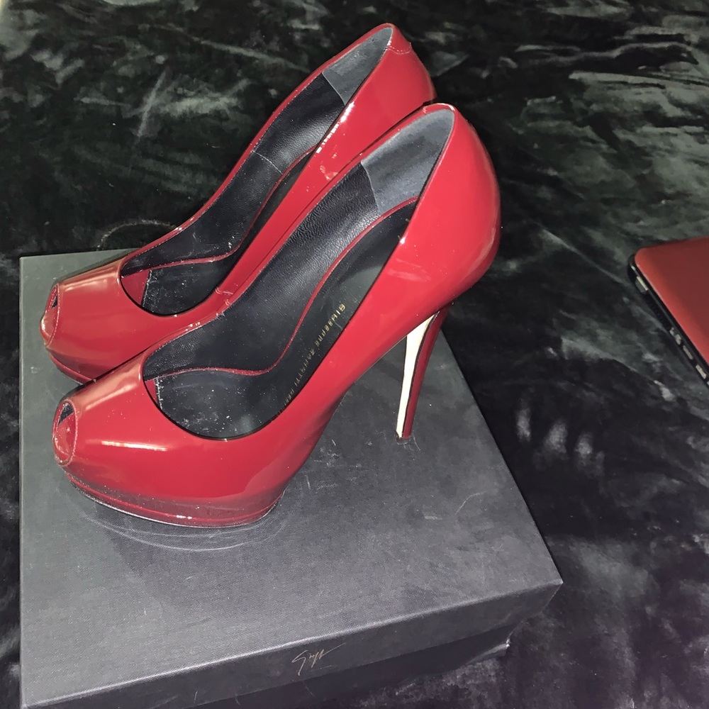 Shoes - Picture 2 of 2